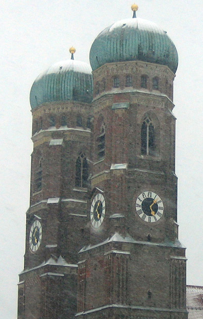 Frauenkirche im Schnee